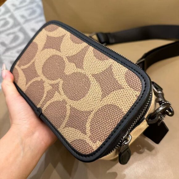 COACH Monogram Men's WYATT Crossbody Camera Bag, size 19.5 × 11.5 × 6.5cm - Picture 5 of 9